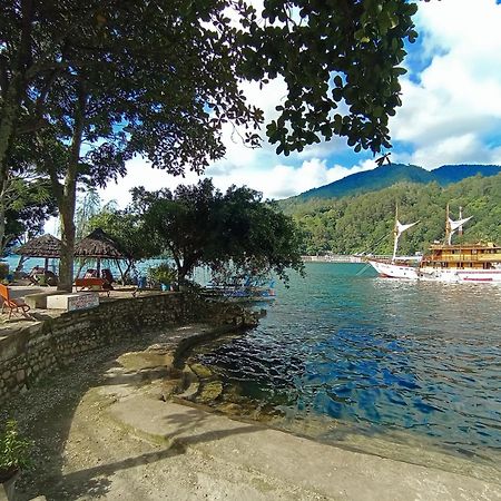 Pandu Lakeside Hotel Parapat Exterior photo