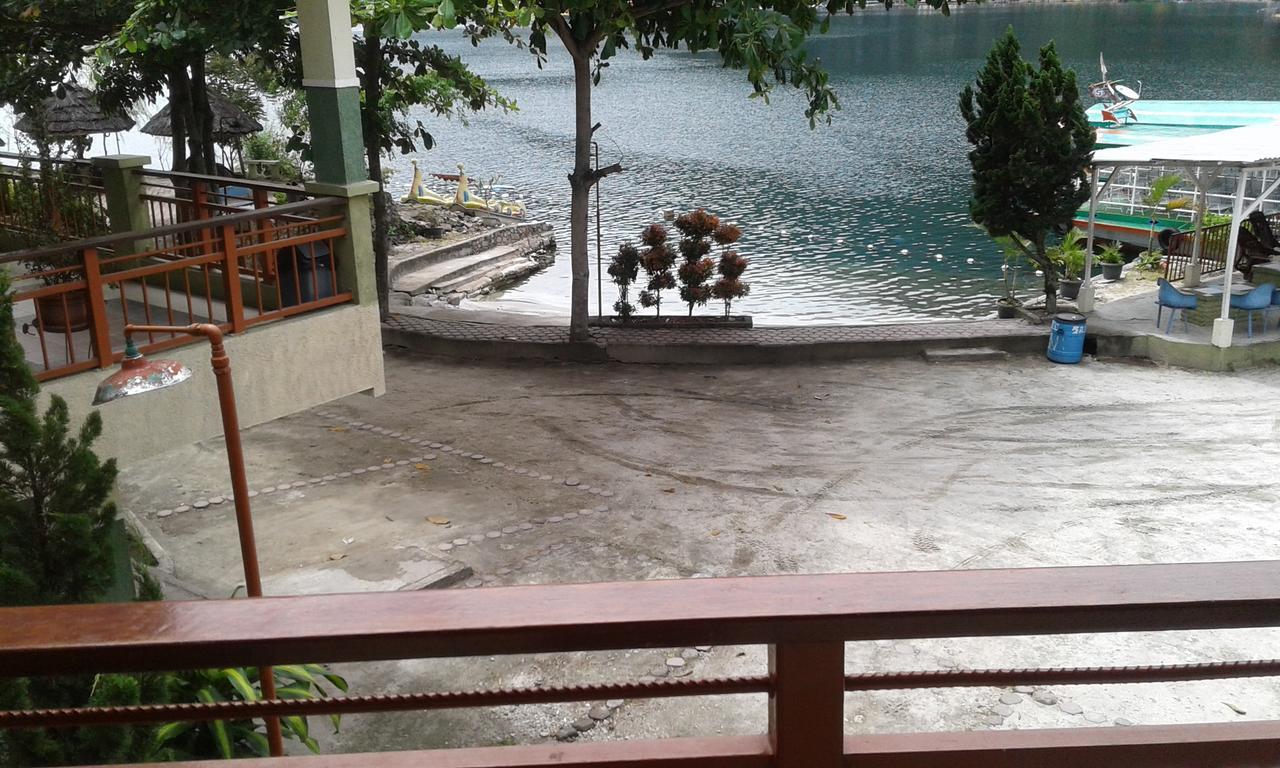 Pandu Lakeside Hotel Parapat Exterior photo