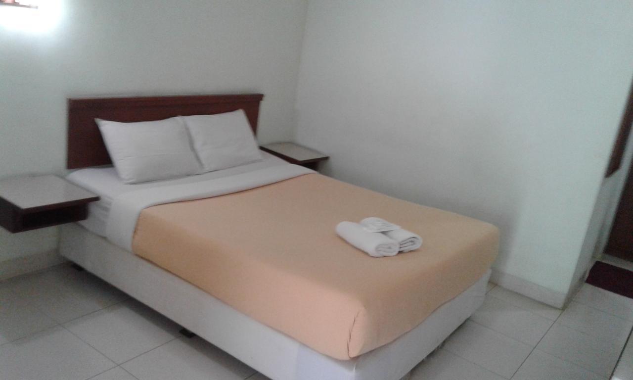 Pandu Lakeside Hotel Parapat Exterior photo