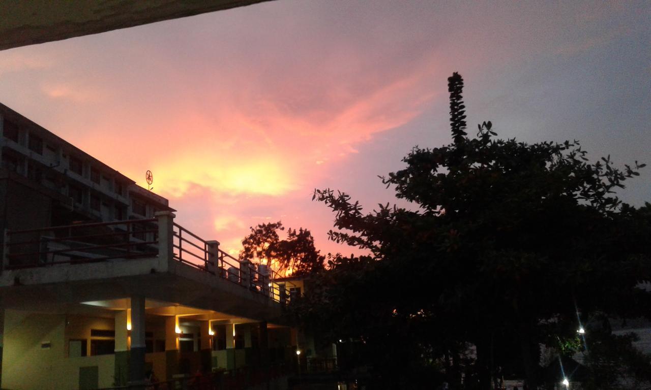 Pandu Lakeside Hotel Parapat Exterior photo