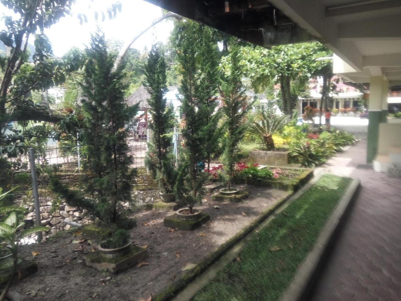 Pandu Lakeside Hotel Parapat Exterior photo