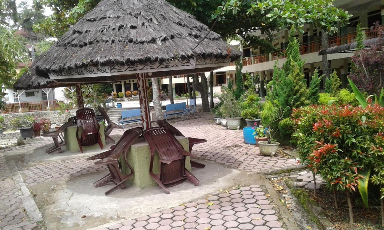 Pandu Lakeside Hotel Parapat Exterior photo
