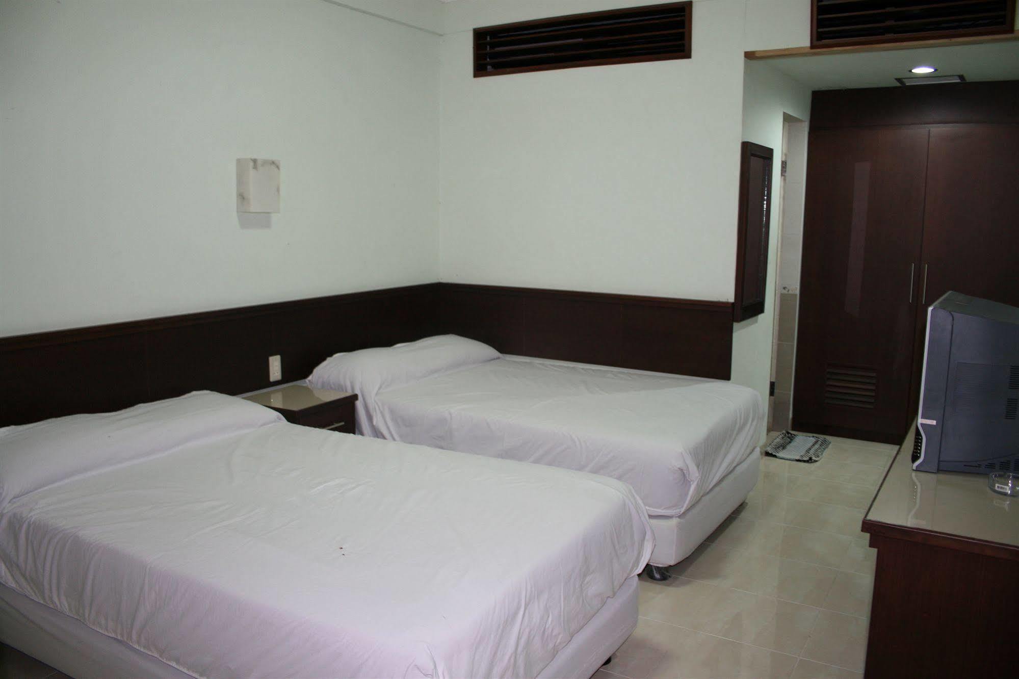 Pandu Lakeside Hotel Parapat Exterior photo