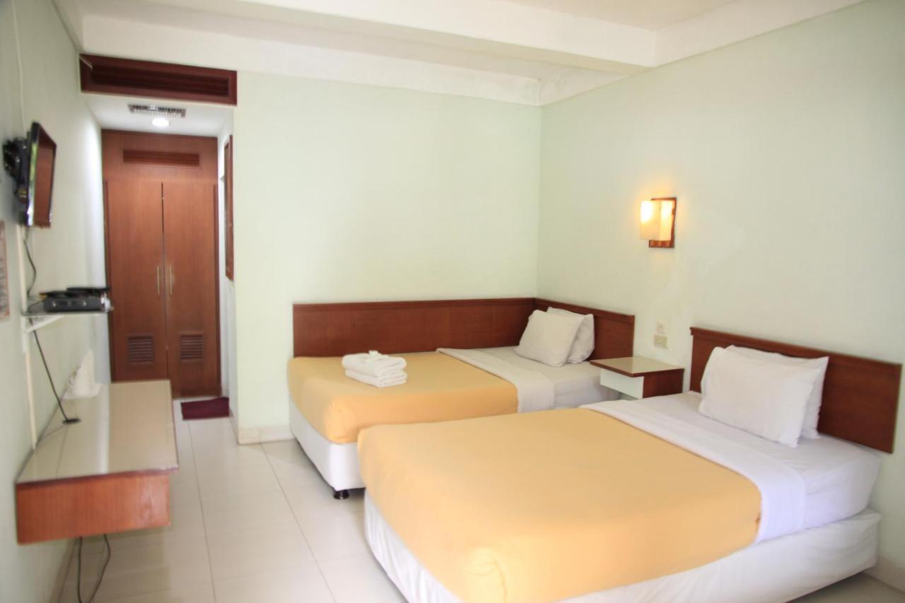 Pandu Lakeside Hotel Parapat Exterior photo