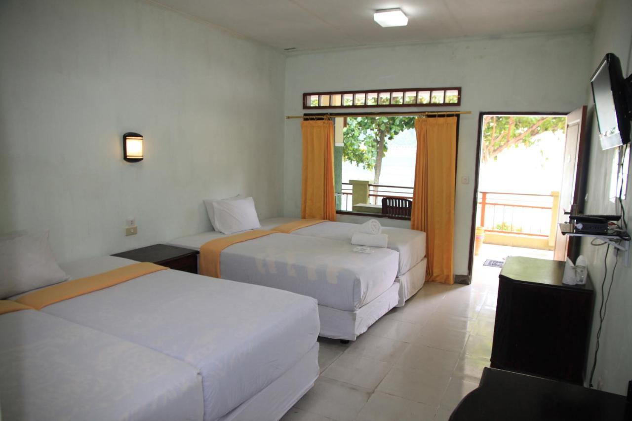 Pandu Lakeside Hotel Parapat Exterior photo