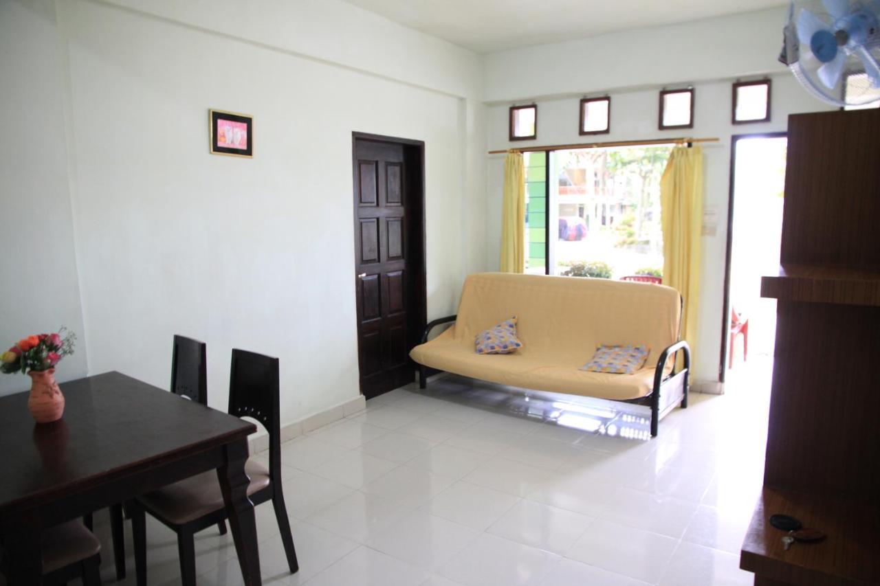 Pandu Lakeside Hotel Parapat Exterior photo