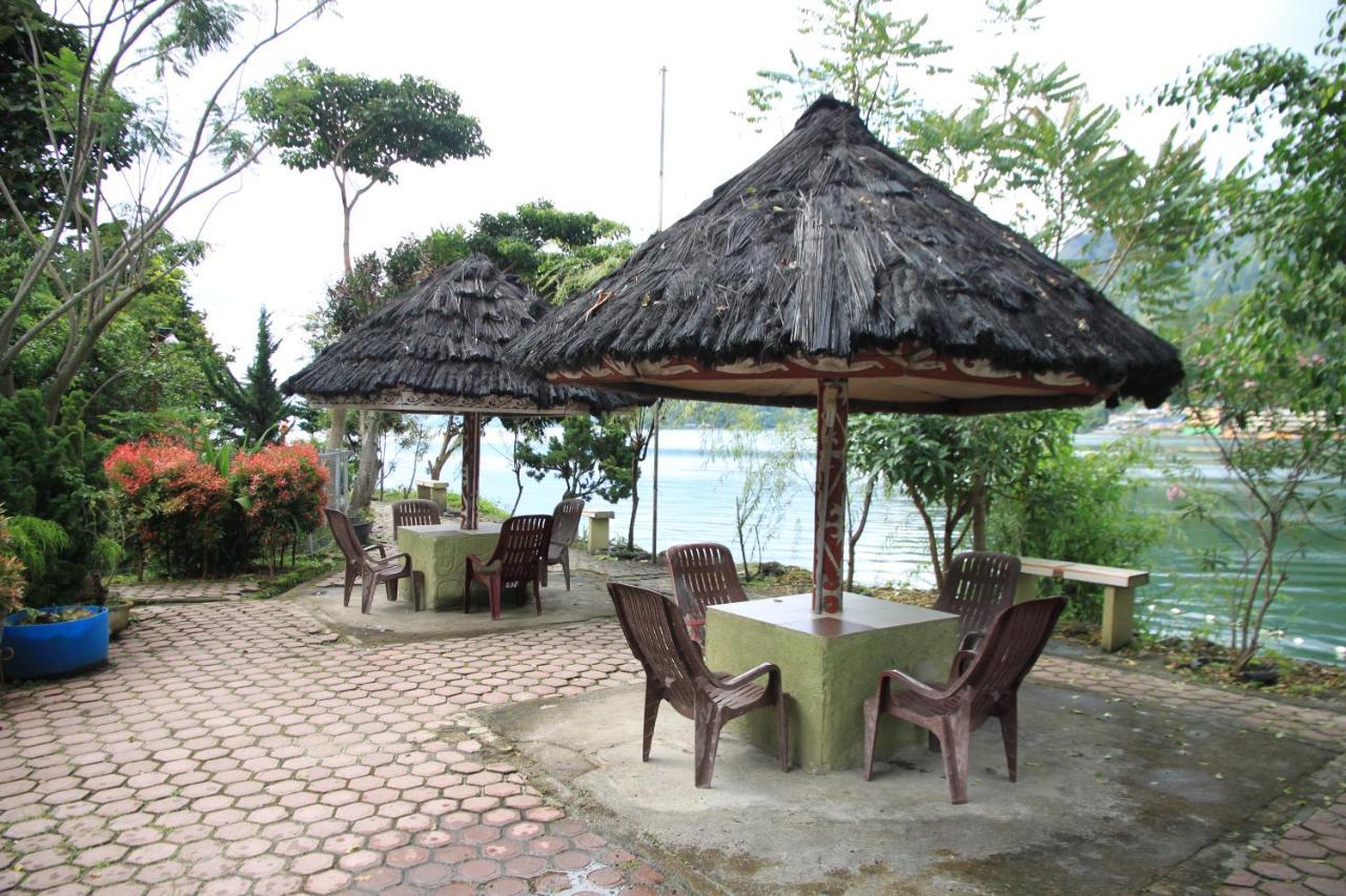 Pandu Lakeside Hotel Parapat Exterior photo