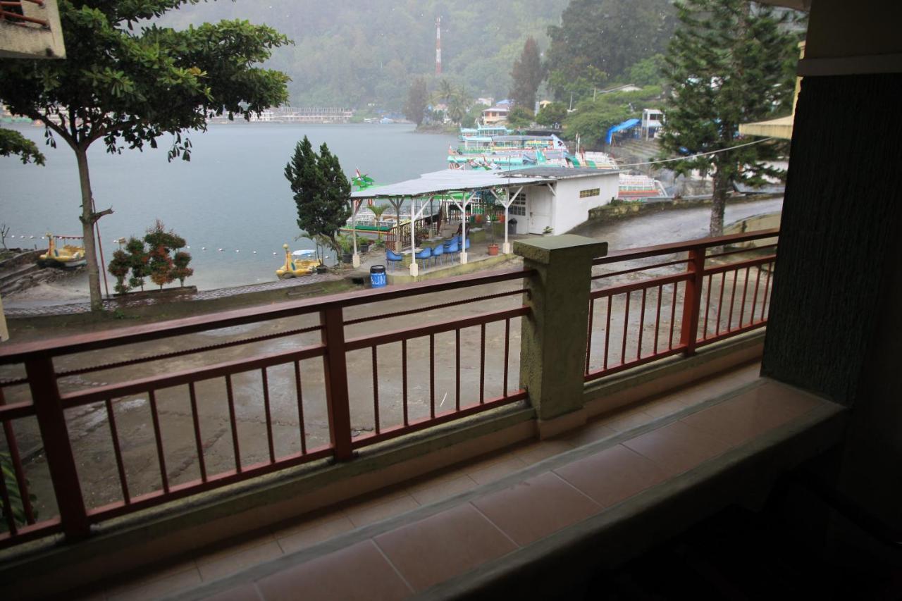 Pandu Lakeside Hotel Parapat Exterior photo