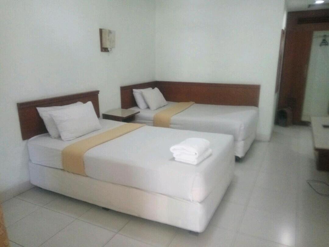 Pandu Lakeside Hotel Parapat Exterior photo