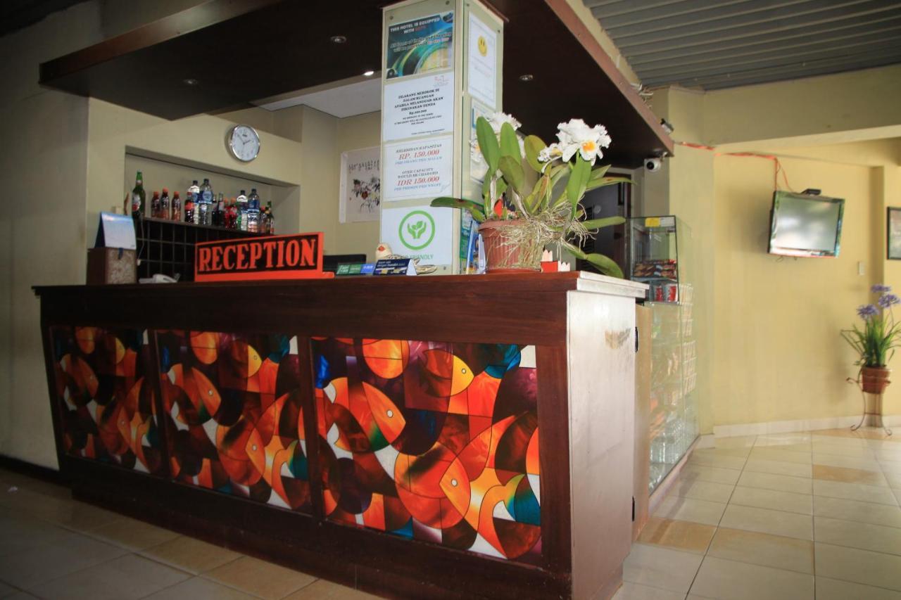 Pandu Lakeside Hotel Parapat Exterior photo